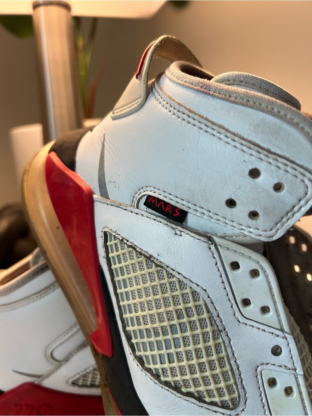 2019
Air Jordan Mars 270 'Fire Red' SZ .6.5Y - Picture 6 of 11
